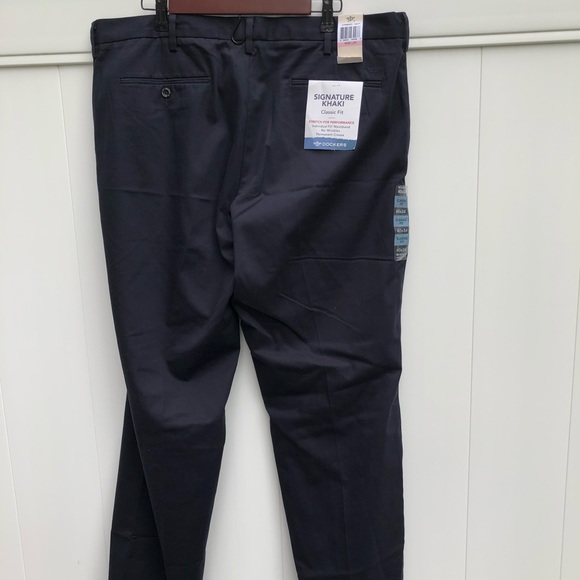 Dockers Signature Men’s Khaki Pants - Classic Fit - Picture 4 of 5